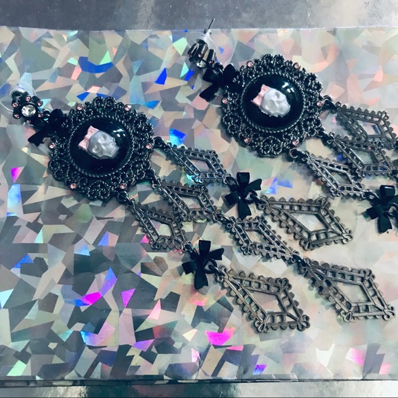 Skull dangle chandelier earrings Betsey Johnson - Picture 3 of 5